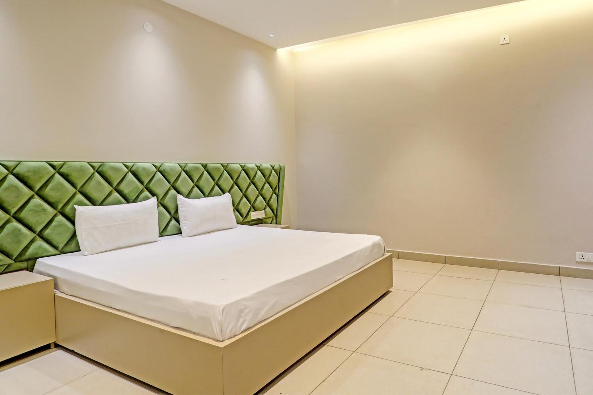 Hotel O Miraas Hotel And Banquet Hall Лудяна Екстериор снимка