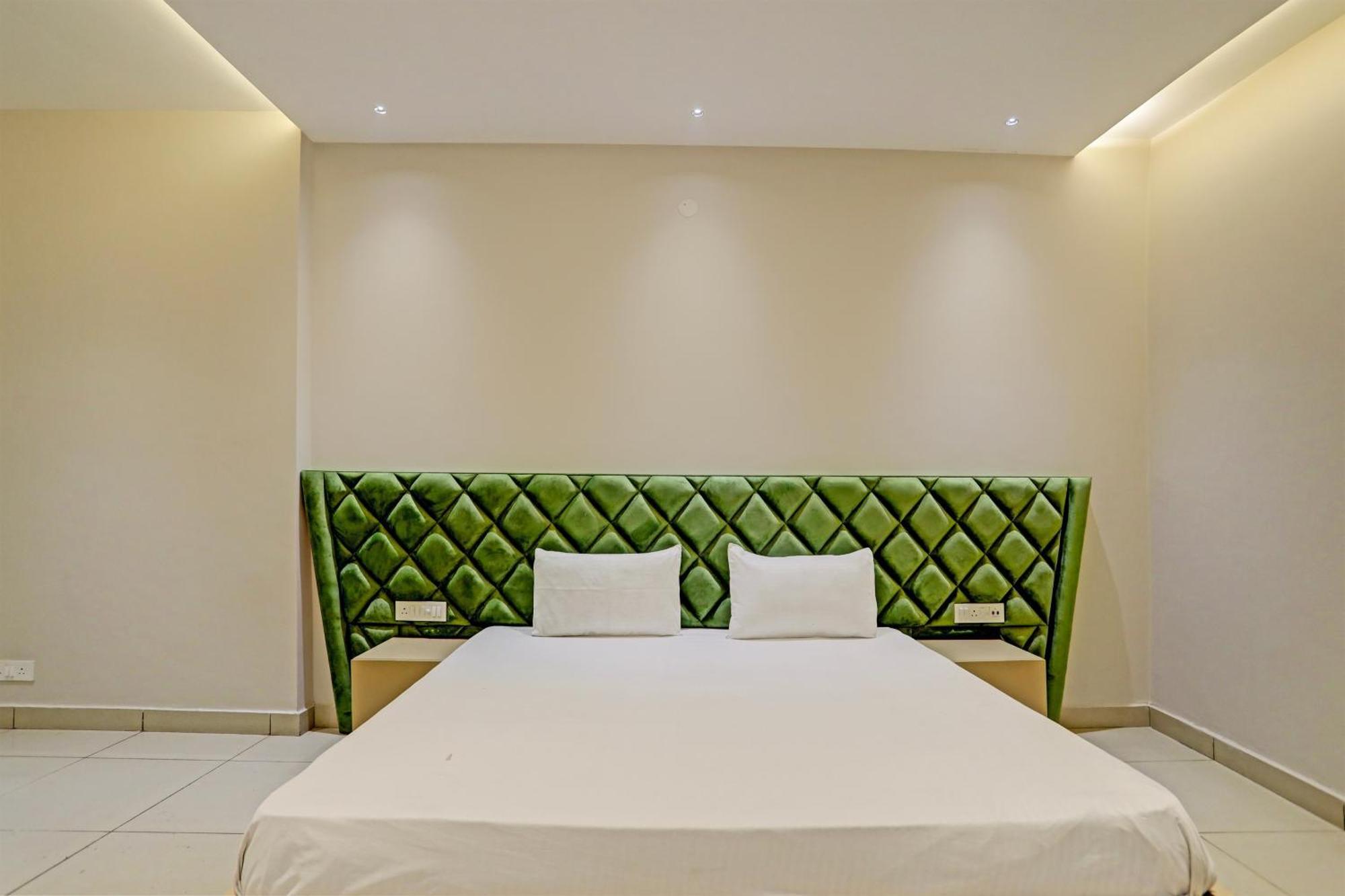 Hotel O Miraas Hotel And Banquet Hall Лудяна Екстериор снимка