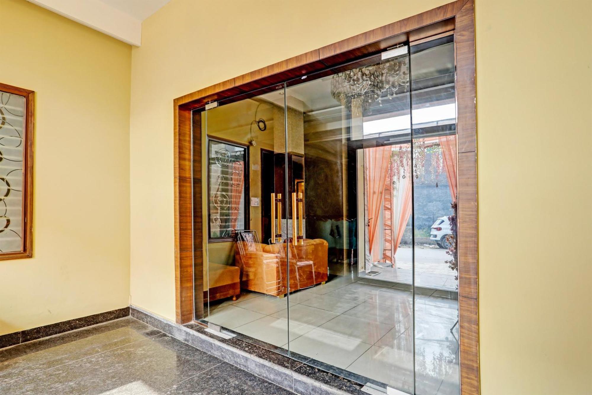 Hotel O Miraas Hotel And Banquet Hall Лудяна Екстериор снимка